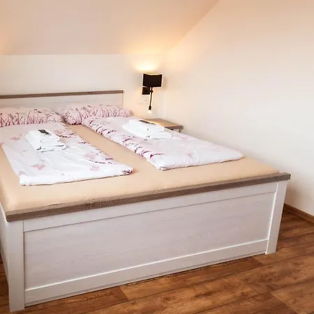 Habánská, Celý Dům Pouzdrany